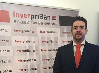 “Los inversores españoles buscan valores seguros ante la incertidumbre bursátil y política”