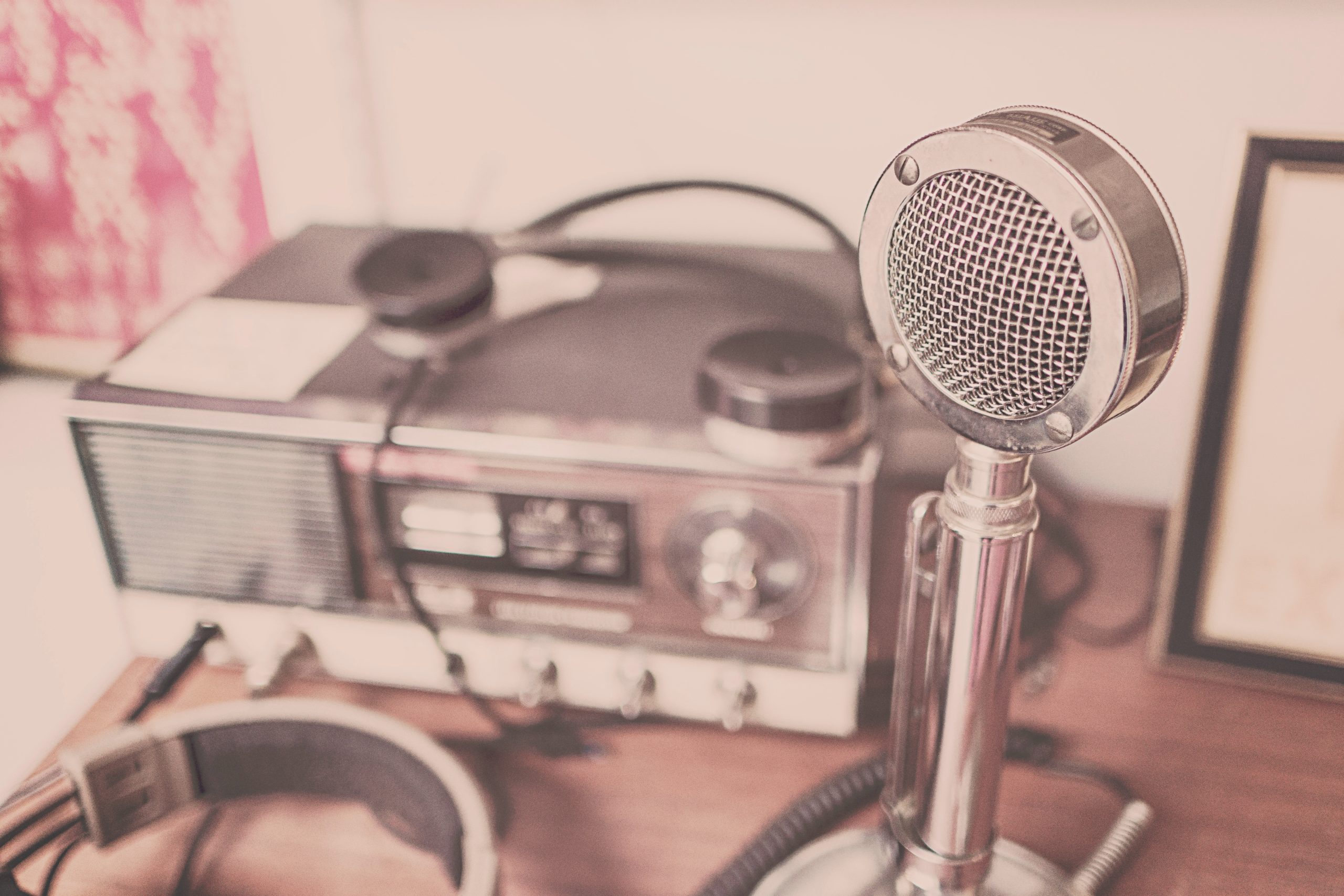 La radio, un medio de comunicación tradicional que sigue enamorando a oyentes en plena era digital