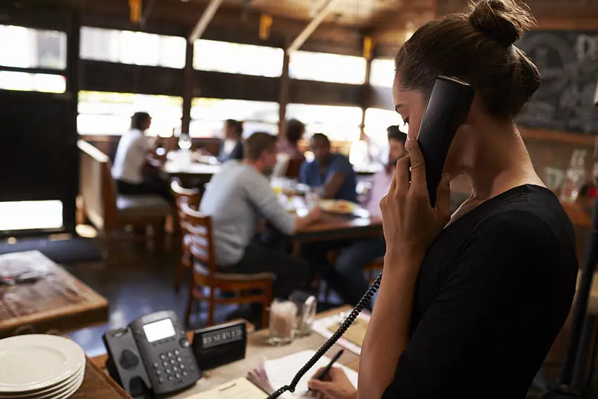 Gamma Comunicaciones integra su centralita virtual Centrex con el CRM especializado en restaurantes, CoverManager