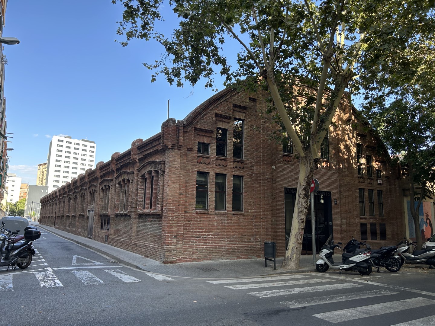 Proxima Serveis Funeraris recupera parte del patrimonio histórico de la ciudad con la reforma de la nave modernista donde se ubica el Tanatorio de Sants