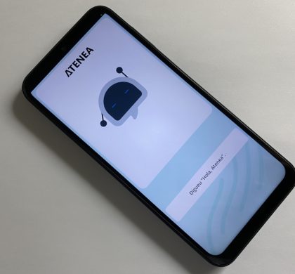 ATENEA, el móvil sin botones ni pantalla táctil que funciona con la voz para personas mayores, ahora en smartwatch