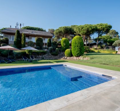 La revolución del alquiler de piscinas a particulares por horas marca el verano: genera hasta 10.000 euros a cada propietario