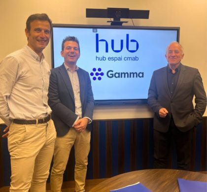 De izquierda a derecha: Josep Bou, Gerente del Punto de Servicio Gamma Barcelona; Luis Fernández, Director Comercial de Gamma Comunicaciones; Francesc Santasusana, Presidente del Col·legi de Mediadors d’Assegurances de Barcelona.