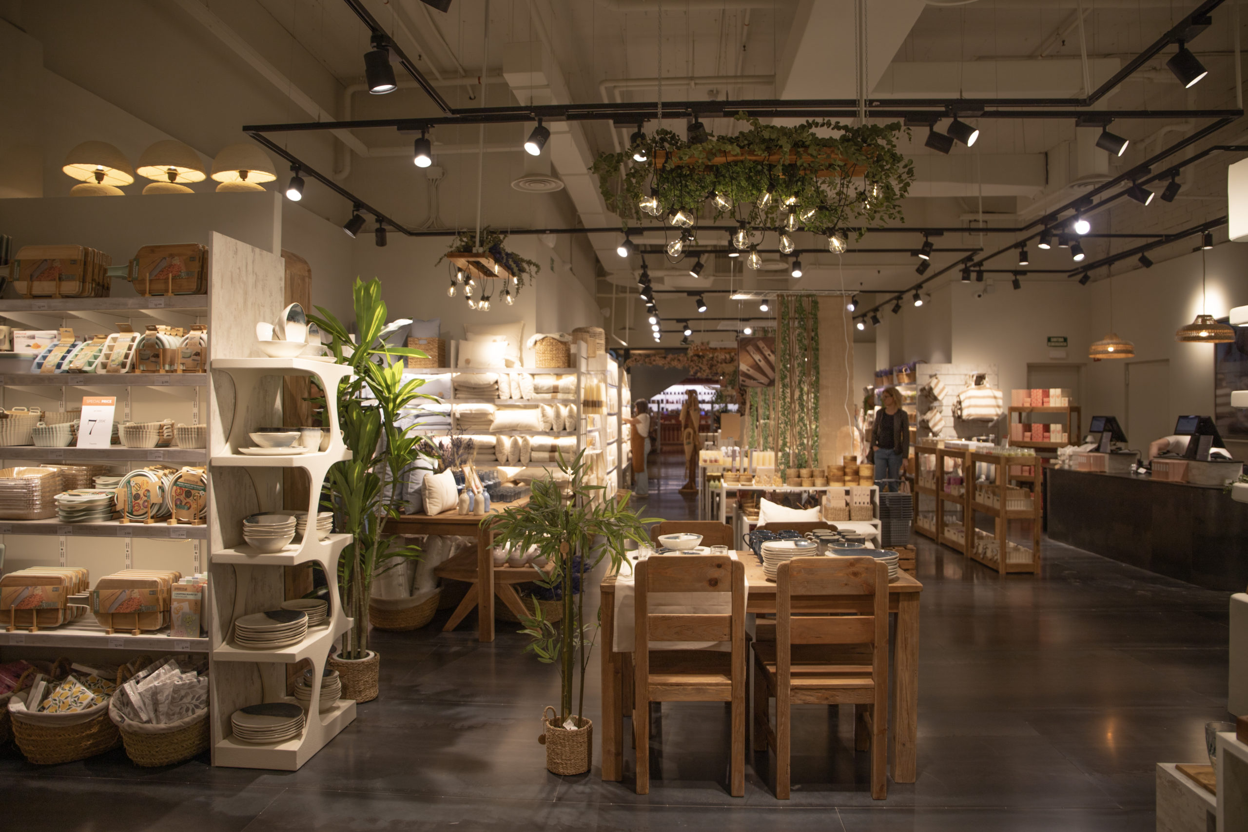 muy mucho impulsa su crecimiento con la apertura de una flagship en L’Illa Diagonal, uno de los principales ejes comerciales de Barcelona