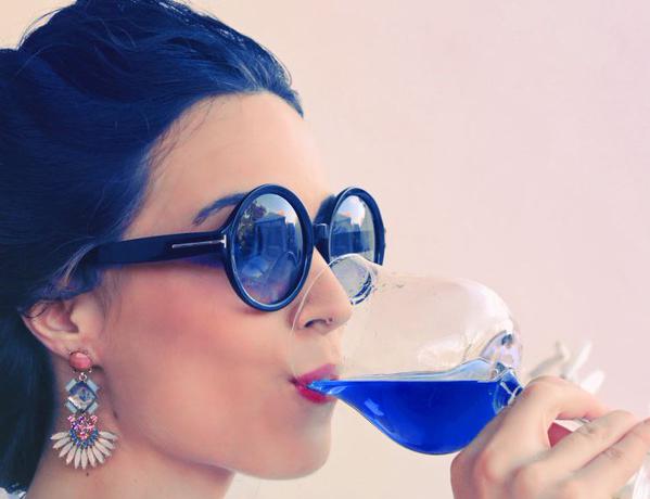 Gik,  el vino azul que llega para hackear el pasado