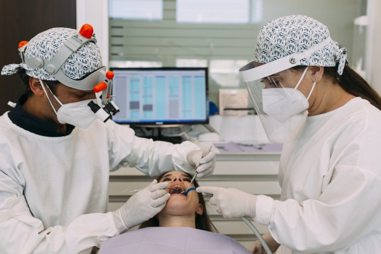 El miedo al contagio por Covid-19 está afectando a la salud bucodental de los españoles