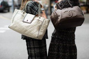 Closet Emotions_Shopping bag color marfil Chanel_2.100_y bolso Bowler de Chanel color bronce_1.200