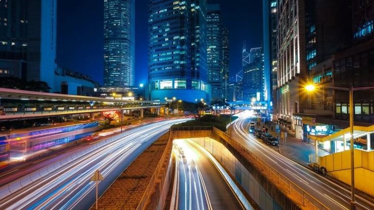 Sensores, iluminación circular y la luz como valor añadido, últimas tendencias en la iluminación de espacios públicos