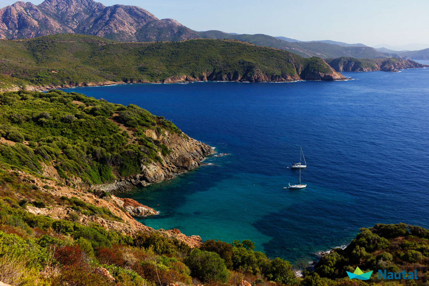 6 consejos básicos para navegar con niños a bordo de un barco este verano