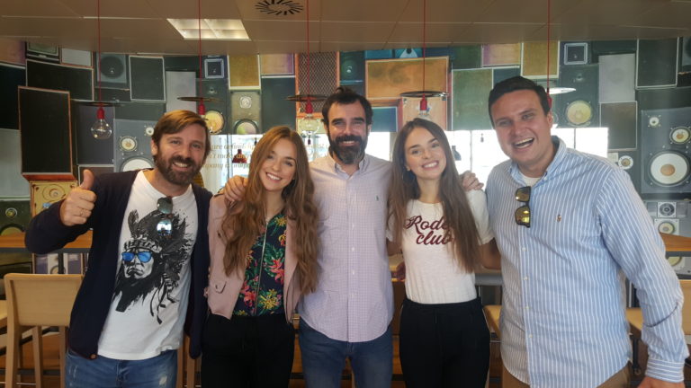 Los emprendedores de Hanukeii cierran un acuerdo con los ídolos adolescentes Twin Melody
