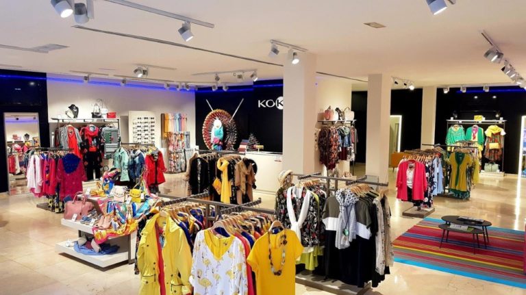 La firma de moda KOKER basa su estrategia de venta en el oído y el olfato