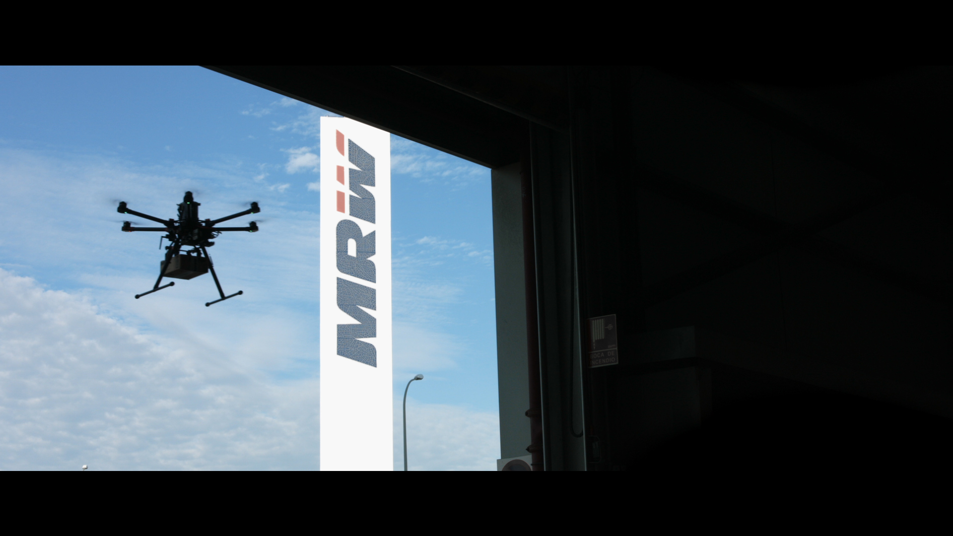 MRW apuesta por envíos con Drones
