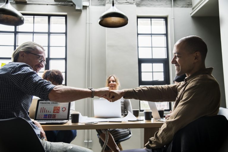 Cinco motivos por los que trabajar con una agencia de comunicación