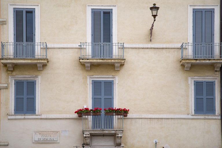 5 trucos para hacer de tu balcón un oasis exterior donde desconectar y relajarse