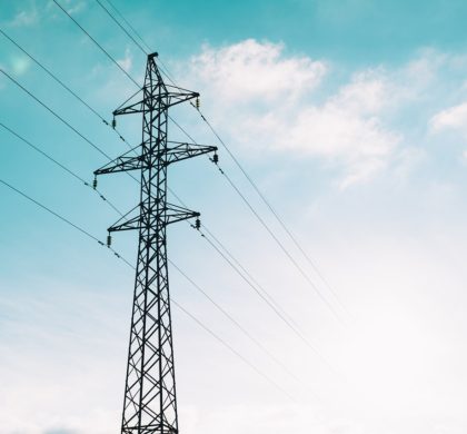 Los consumidores finales asumen el riesgo del mercado mayorista de la electricidad en los nuevos contratos