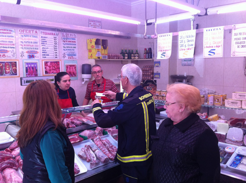 Los Bomberos de Madrid ayudan a cientos de familias a comprar alimentos con crowdfunding en Teaming