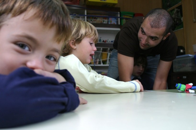 Una red social se convierte en la mejor ayuda para los padres recién llegados a un nuevo colegio