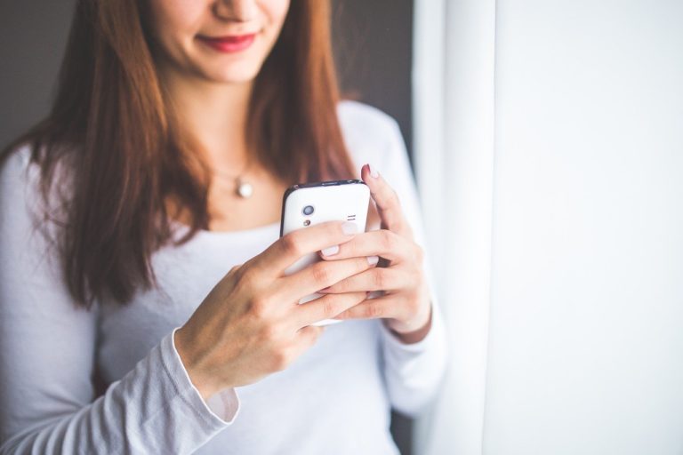 San Valentín: Las mujeres que toman la iniciativa tienen el triple de posibilidades que los hombres de recibir respuesta en las apps para conocer gente