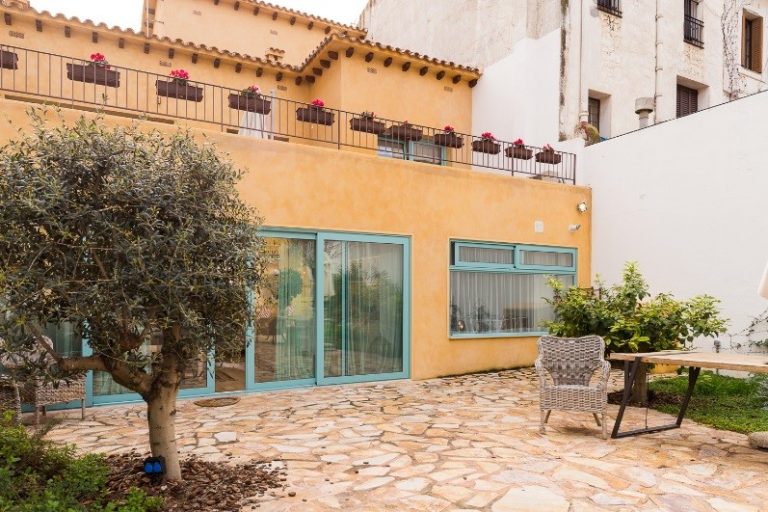 Cómo extremar la seguridad de una casa en verano reforzando las ventanas