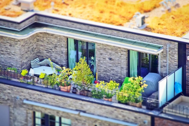 Cómo proteger los muebles de tu jardín o terraza ahora que llega el mal tiempo