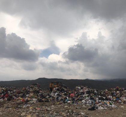 La consultora industrial INIZIA firma los contratos para la construcción de plantas de tratamiento de residuos en  siete municipios de Perú